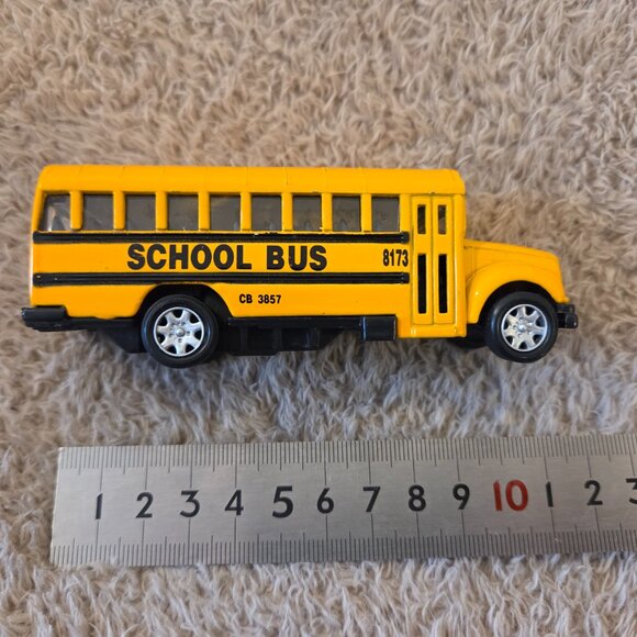 Die-cast Yellow School Bus Toy, 11.5 cm - Picture 5 of 7